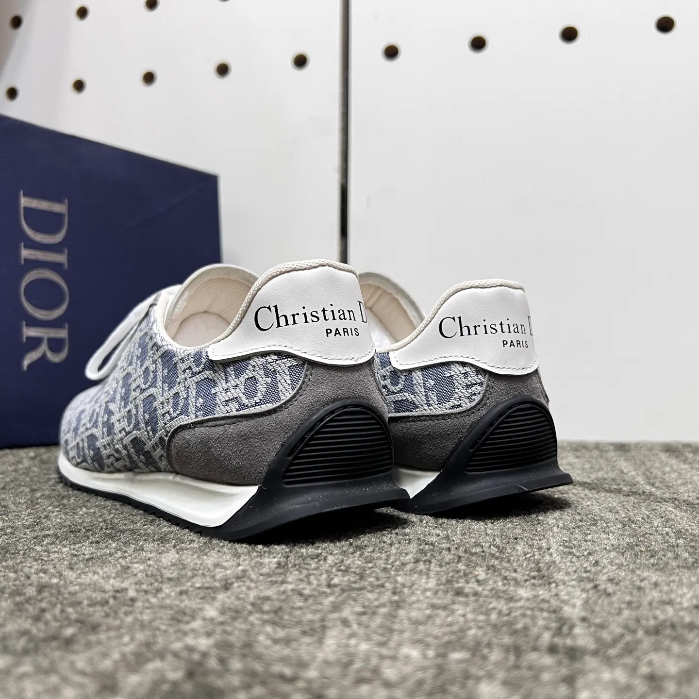 Factory price: 420💰【DIAo•Dior】Original quality.~ Unique modern style sneakers. 🏃A must-have casual shoe for trendy men😍😍 Original brand imported from Italy, imported original leather, sheep lining (refuses to discolor and grind feet) Sole: Original sole provided by the original factory, French lazy style design ⚠️Fit to the feet, original quality, super comfortable original sole. It’s like shooting the real thing 🎬The real thing is better, high-quality sneakers, size: 38-44, custom-made 45